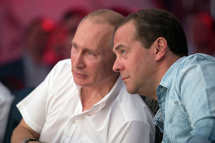 Путин изучит жалобы на Медведева