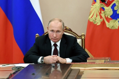 Путин подписал закон о требованиях к зарплатам бюджетников