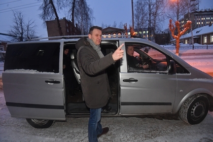 Навального закидали яйцами в Уфе