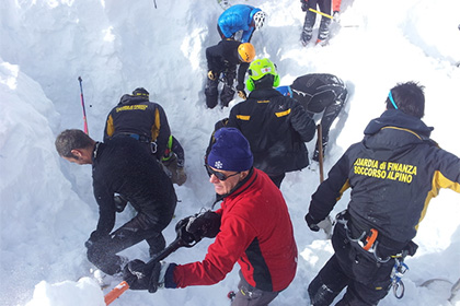 Четыре горнолыжника-фрирайдера погибли при сходе лавины в Италии
