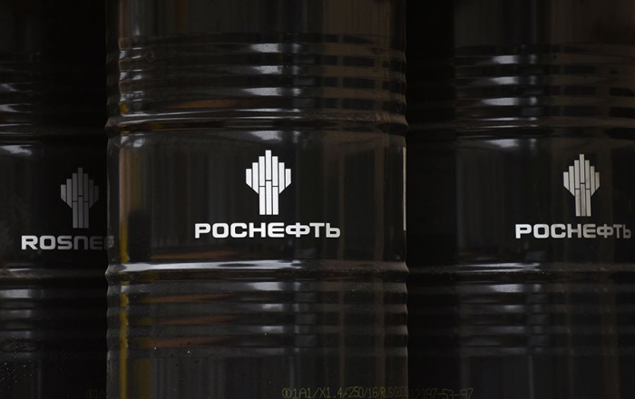 Ожидаемая коррекция: рубль падает вслед за ценами на нефть