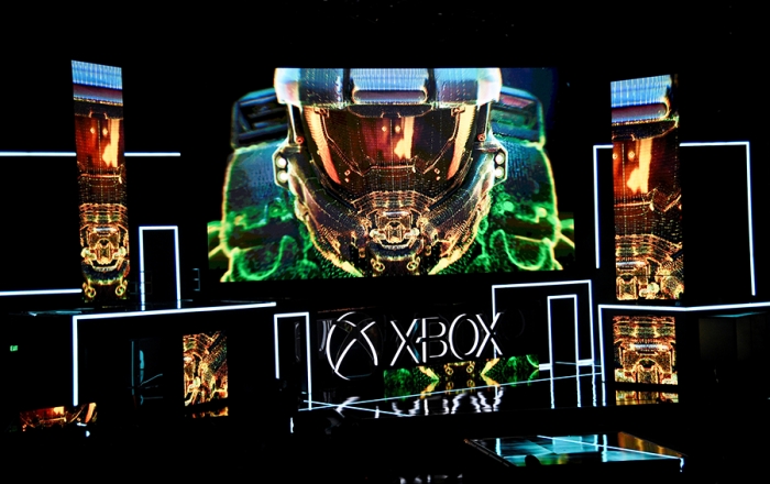 Игры консольных престолов: Microsoft открыла предзаказ на Xbox One X