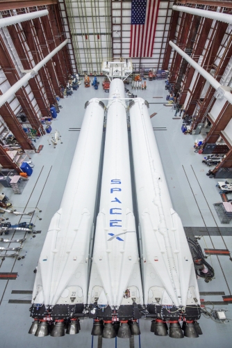 Миллиардер Илон Маск показал новую ракету SpaceX Falcon Heavy