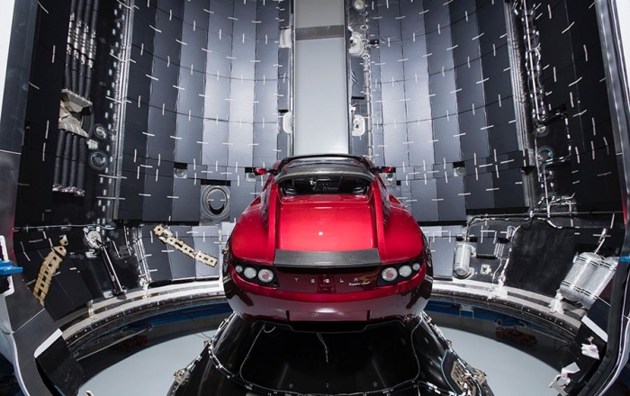 Миллиардер Илон Маск показал полет красного кабриолета Tesla Roadster на Марс