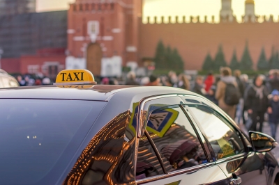 Минэкономразвития поддержало допуск самозанятых в таксисты