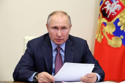 Президент РФ поручил устранить проблемы с зарплатами бюджетников