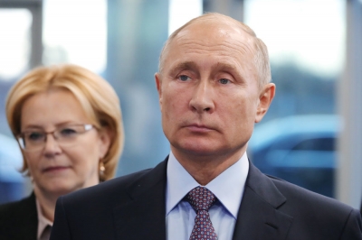 Владимир Путин потребовал не допускать фокусов в доплатах медикам