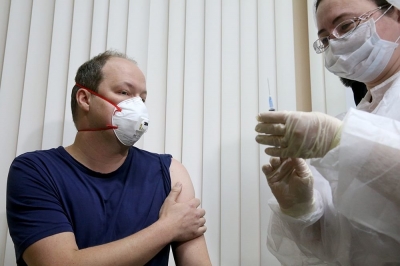В Минтруде рассказали, можно ли уволить за отказ от вакцинации