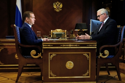 Медведев оценил идею перехода на четырехдневную рабочую неделю